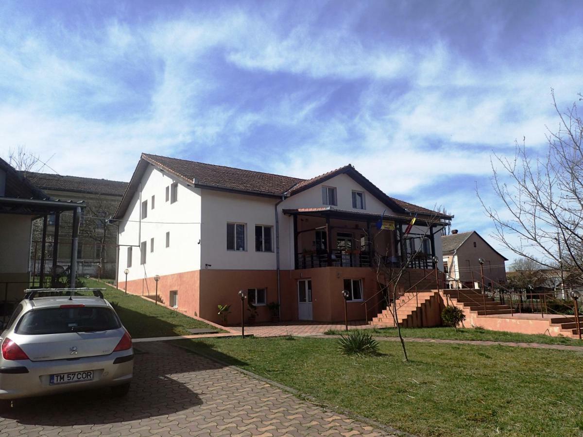 Vila Zuela Buzias Exterior photo